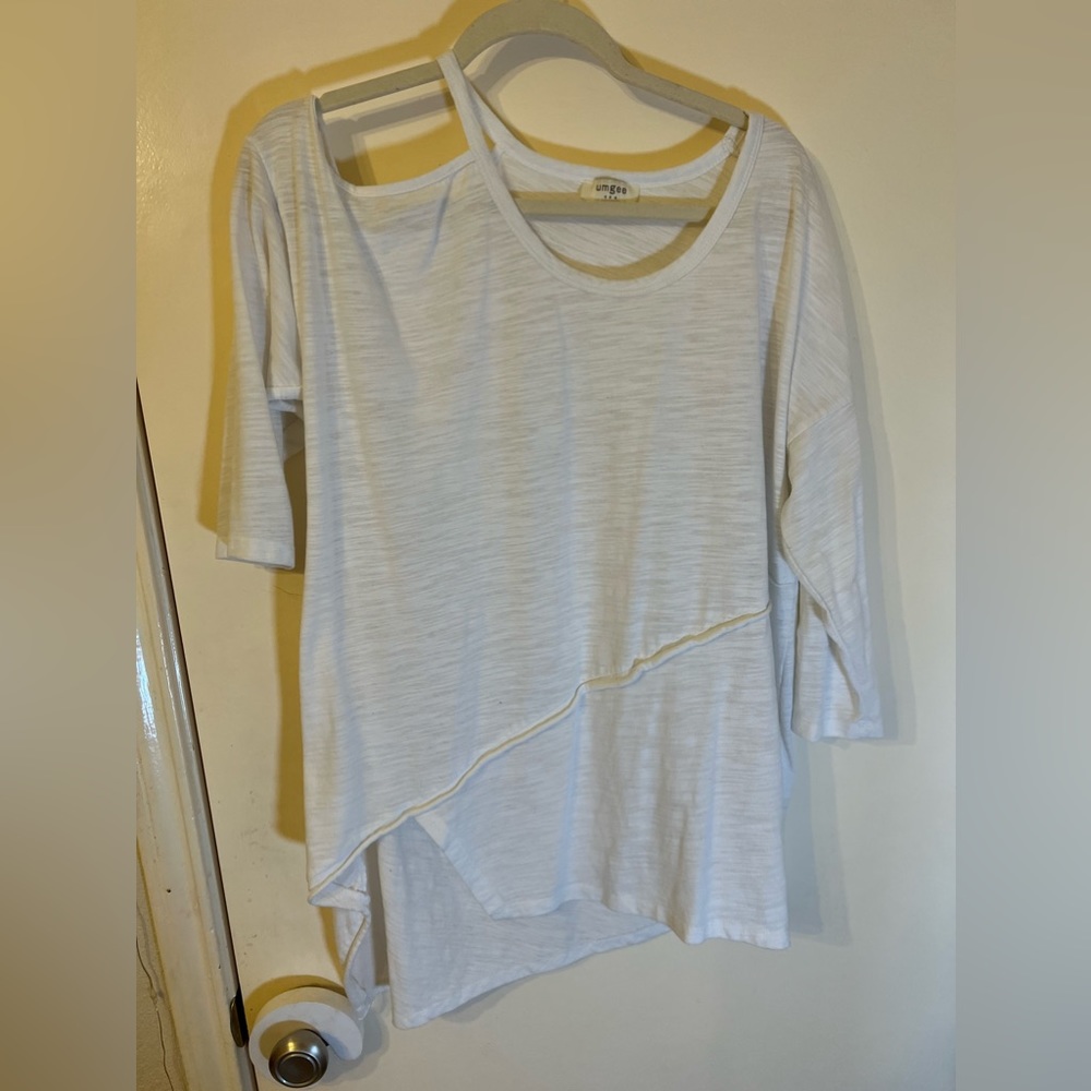 Umgee white cold shoulder asymmetrical shirt 3/4 length sleeves